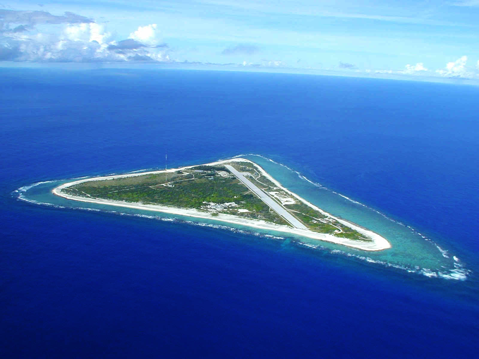 南鳥島の航空写真